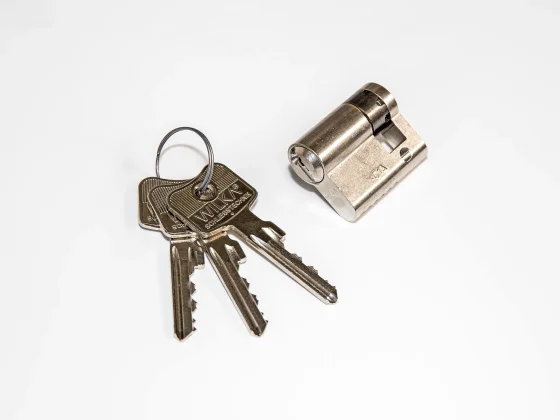 Profile half cylinder for safety lock system